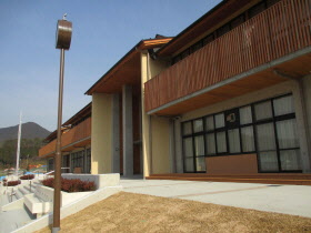 神崎小学校校舎の写真