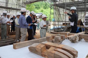 6月23日 春日神社拝殿復旧工事現場公開の写真