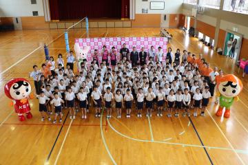 6月10日 神崎小学校 バレーボール人権教室の写真1
