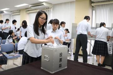 6月11日 神崎高等学校 選挙出前授業・投票体験の写真1