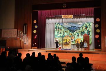 11月30日 越知谷幼稚園・小学校 おちの子発表会の写真1
