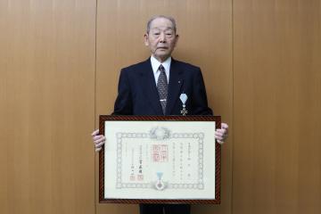 1月15日 藤原建さん高齢者叙勲受賞 伝達の写真