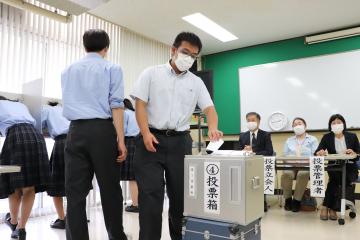 5月31日 神崎高等学校『選挙出前授業・投票体験』の写真1