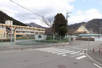 寺前小学校前の横断歩道がカラー化の写真1