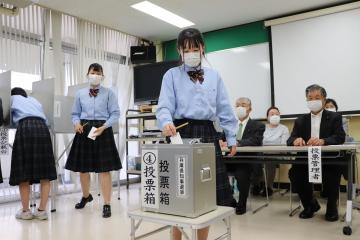 5月30日 神崎高等学校 選挙出前授業・投票体験の写真1