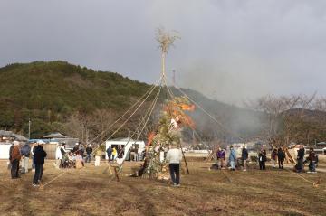 1月11日 柏尾区 とんどの写真