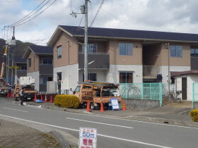 新野駅前　若者向け住宅も完成間近の様子