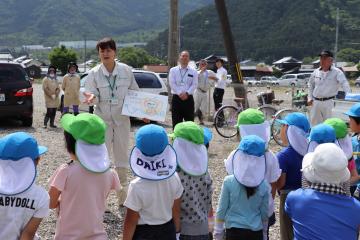 5月21日 銀馬車かぼちゃプロジェクト 白皮カボチャの苗植えの写真3