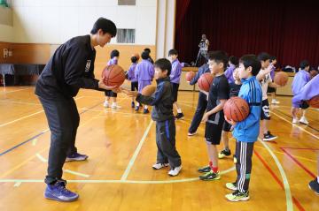 12月8日 西宮ストークス バスケットボール教室の写真1