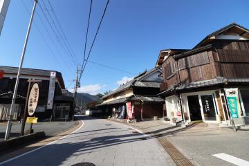 「難波酒販店」外観修景工事完了の写真3