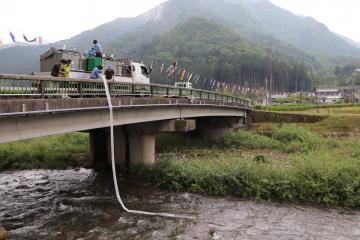 5月18日 越知川・猪篠川 稚アユの放流の写真2