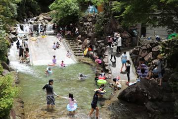 7月18日 グリーンエコー笠形 川のすべり台の写真