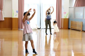 8月24日 きらきら体験ウィーク フラダンスでハワイ気分の写真2