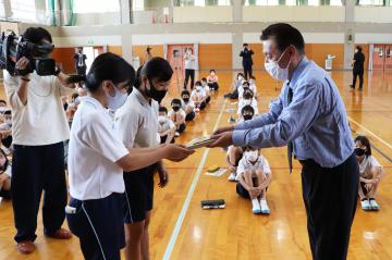 9月24日 もみ殻鉛筆・ボールペン寄贈と環境出前授業の写真2