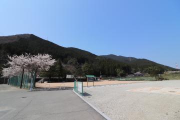 大山小学校跡地広場 完成の写真2