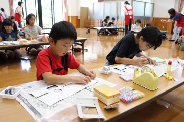 7月26日 きらきら★夏の宿題応援イベント 貯金箱づくりの写真3