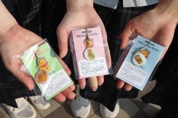 9月17日 神崎高等学校 交通安全マスコット配布の写真3