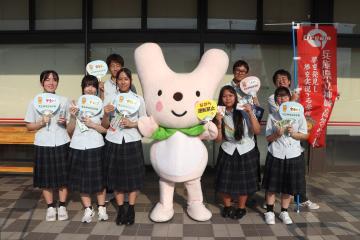 9月17日 神崎高等学校 交通安全マスコット配布の写真4