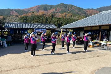 11月30日 道の駅「銀の馬車道・神河」収穫祭の写真1