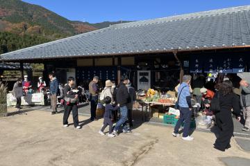 11月30日 道の駅「銀の馬車道・神河」収穫祭の写真3