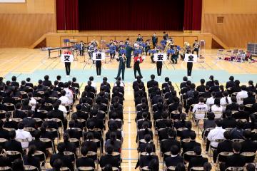 12月5日 兵庫県警察音楽隊と神河中学校吹奏楽部の合同演奏の写真4