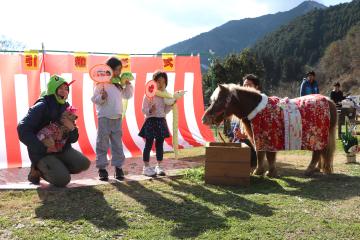 12月28日 ヨーデルの森 干支の引継ぎ式の写真