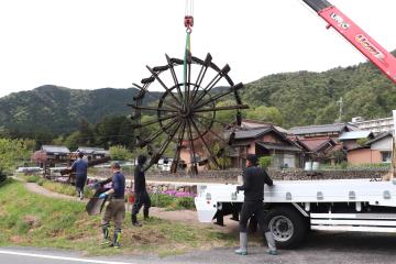 4月19日 新野の水車設置の写真2