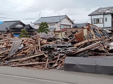 珠洲市倒壊家屋の写真2