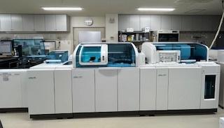 血糖や電解質、酵素などを分析する装置の画像