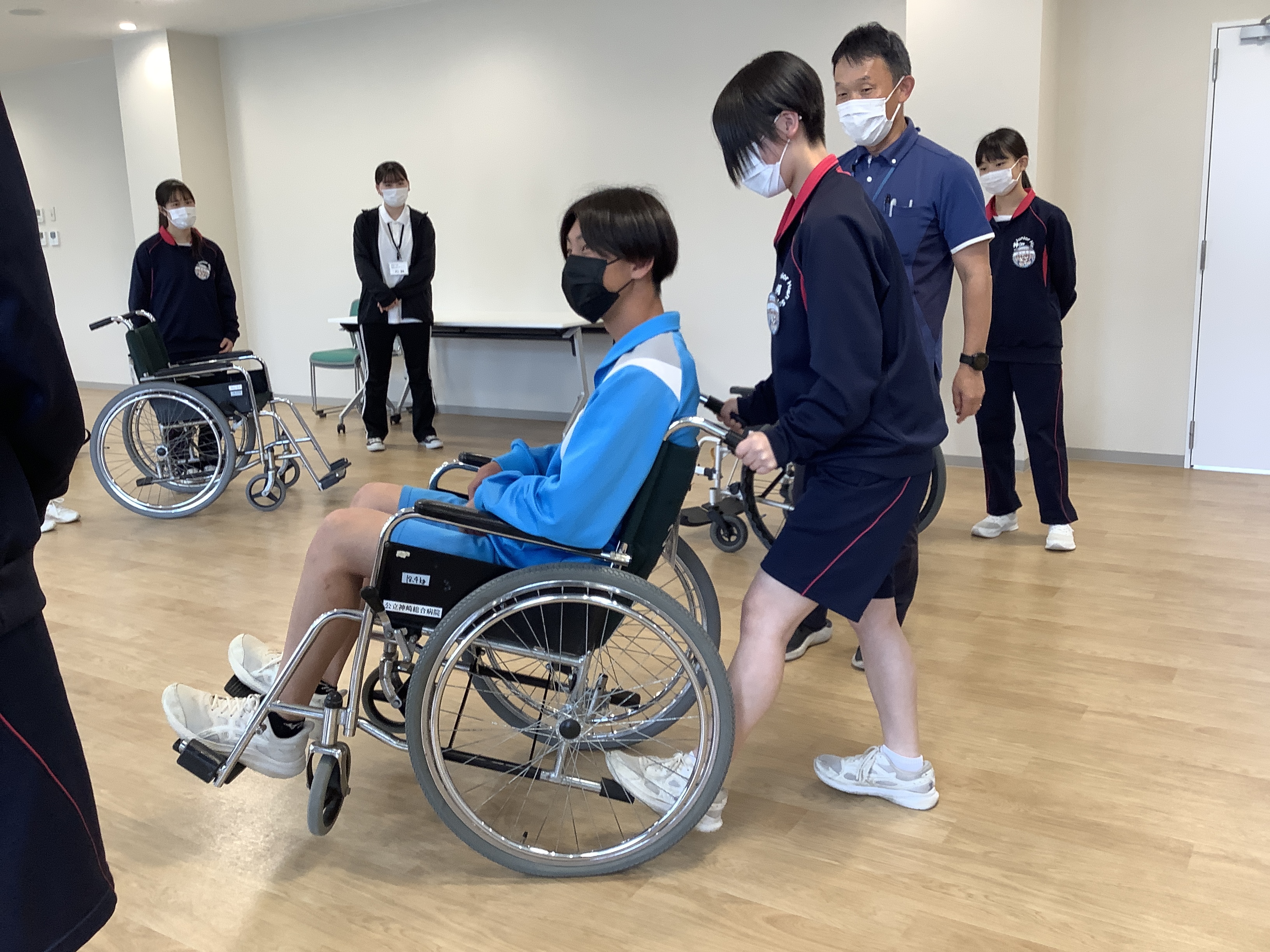 車椅子体験の写真